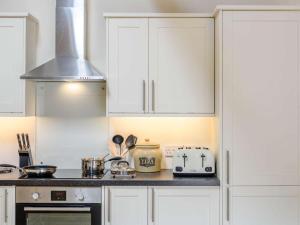 3 Bed in Blandford Forum oc-83014