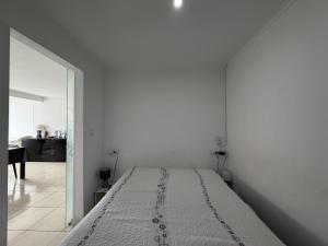 Encantador apartamento de 1 habitación con piscina y jardín en Roses Santa-Margarita - ES-204-24