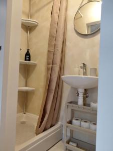 Studio Luce with shared pool sami-basement