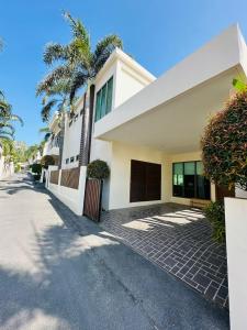 Pool Villa 3BR Steps to Beach, Market & Pier P18