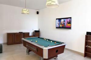 Family friendly stay with pool and game room