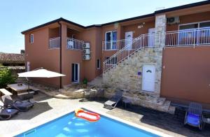 Family friendly stay with pool and game room