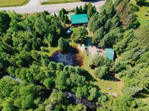 Chalet Domaine des Cascades - Spa and Private Lake