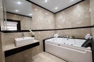 Private Suite in Villa Sapphire - Terrace & Pool