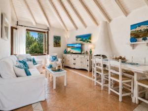 Sea View Three-Bedroom House 50m from the Beach