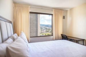 Four Paddle Condominium 2210 Thirty plus night rental