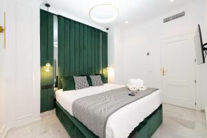 Deluxe Central Old Town Apartment