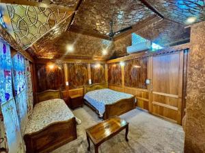 Alzira Luxury Houseboat