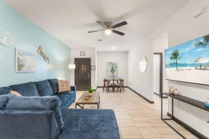 Coastal 2BR 2BA Home King Bed Smart TVs B