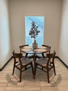 Coastal 2BR 2BA Home King Bed Smart TVs B