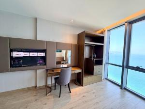 Oceanfront Panorama Nha Trang Studio Sunrise View