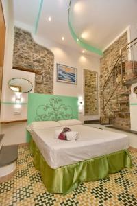 The Vernazza Main Plaza - Rooms & Apartment