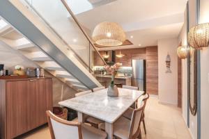 Apt 3 bedroom 6 guests private jacuzzi