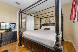 5048 Shoreway Loop 208