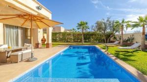 Sublime villa moderne avec jardin et piscine