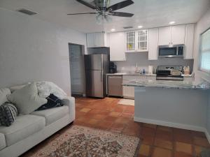 Manatee River Bungalow - 4