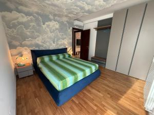 Lambrugo two-room apartment with garden