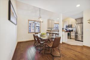 Spacious 2 bed Moose Xing townhome in Frisco, CO with mountain views, sleeps 6 guests