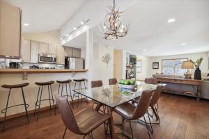 Spacious 2 bed Moose Xing townhome in Frisco, CO with mountain views, sleeps 6 guests
