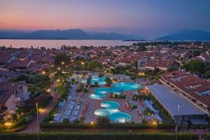 Garden Suite Salici 3 pools, private garage