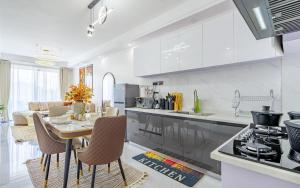 2 Bedroom in Nairobi near yaya centre , Pool & Wifi