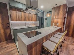 Majestic Heights: A Signature Luxury Stay