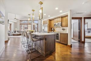 One Ski Hill Place 8424- Ski-InOut with Spa and Pool