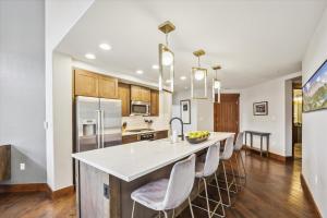 One Ski Hill Place 8424- Ski-InOut with Spa and Pool