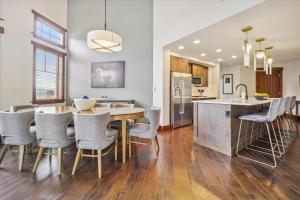 One Ski Hill Place 8424- Ski-InOut with Spa and Pool