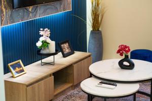 Premium Downtown Apartment next to New York Café