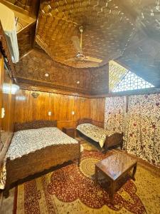 Alzira Luxury Houseboat