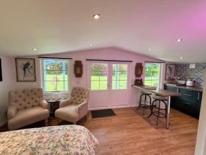 Oak View Lodge: Cosy, Countryside Retreat