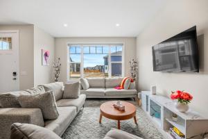Corner Glen Retreat | 6BR | Sleeps 12