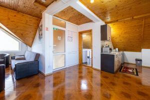 Penthouse Apartment in Leos Villa
