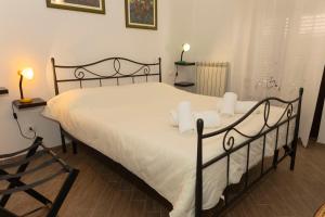 Agalbato Rooms 2