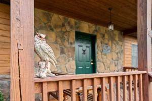 Mountain Retreat w Hot Tub Grill Deck & More