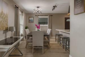 Beautiful 3 Bedroom Home steps from Parks and Trails