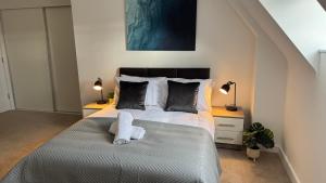 Central Old Town Base 1 & 2BR Apartments