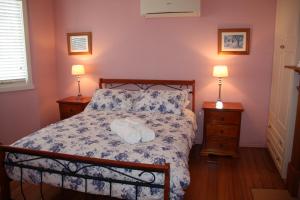 A Hotel Com Westbury Gingerbread Cottages Bed And Breakfast