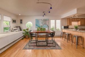 Bootleggers Condo 2 Bedroom Modern Condo in Heart of Downtown