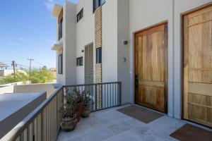 Modern 4BR Villa with Rooftop & Pickleball
