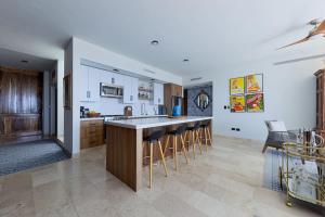 Modern 4BR Villa with Rooftop & Pickleball