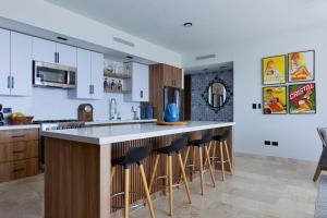 Modern 4BR Villa with Rooftop & Pickleball