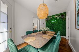 Amazing 4BR Home wParking