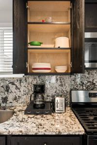 Modern 3 Bedroom Home Near SoFi Stadium LAX and Downtown LA Comfortable Stay Sleeps 6