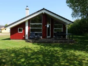 Seaside Nordic villa getaway