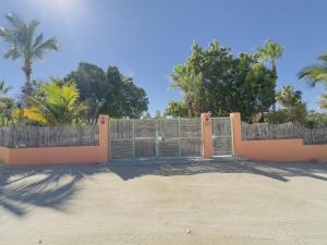 Large Gated Parking, Cozy Casa near Pickleball