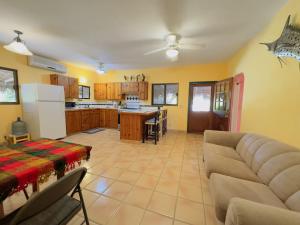 Large Gated Parking, Cozy Casa near Pickleball