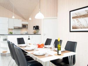 Baltic Escape for Large Groups