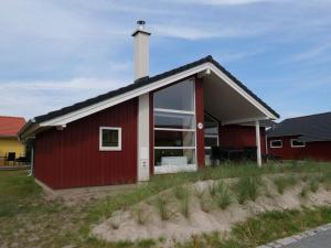 Baltic Escape for Large Groups